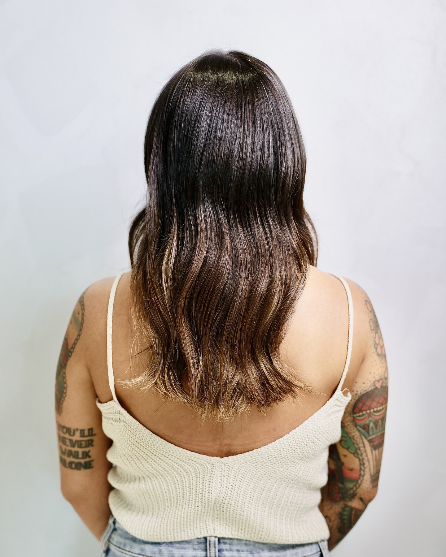 Balayage caramello sfumato su base castano scuro